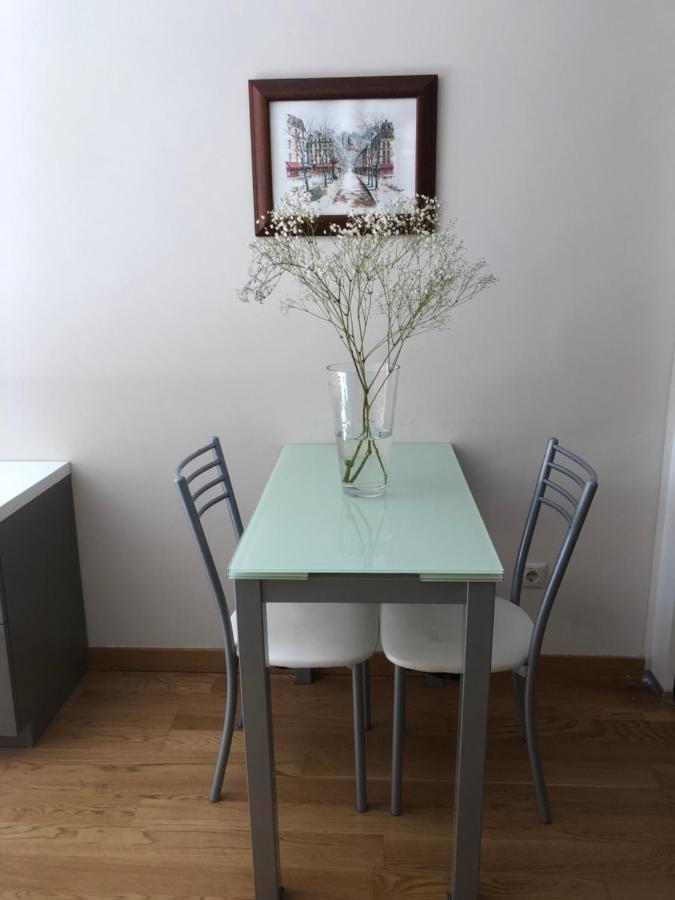 Studio Ourense Luaran gambar