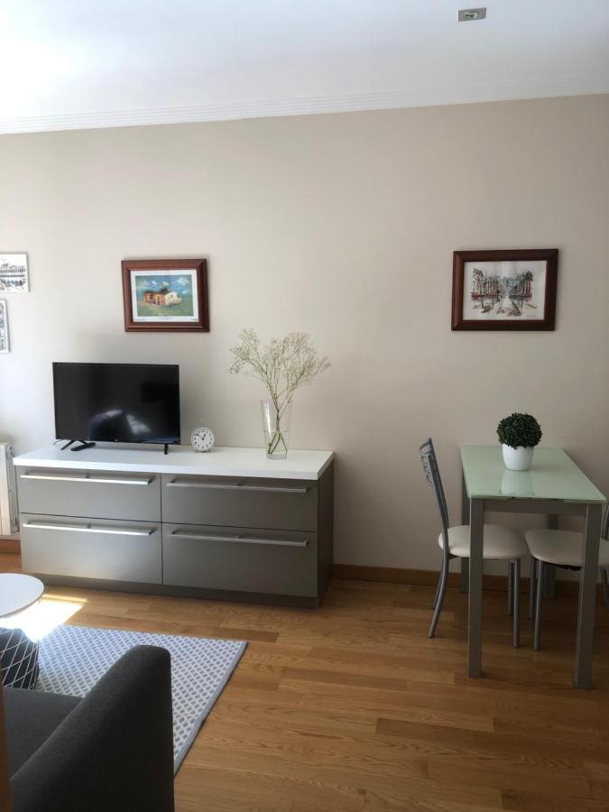 Studio Ourense Luaran gambar