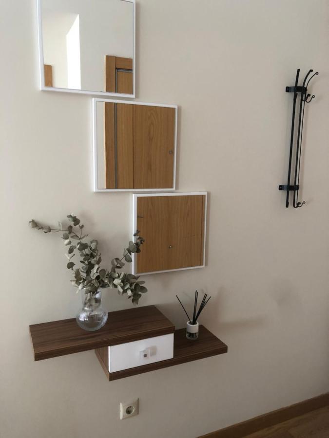 Studio Ourense Luaran gambar