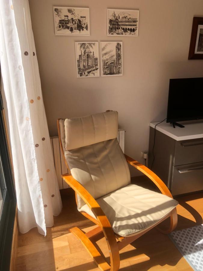 Studio Ourense Luaran gambar